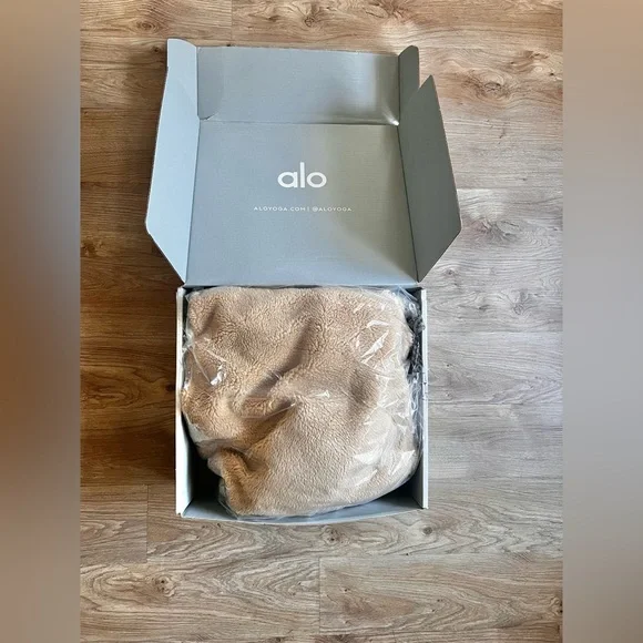 Not Authentic Alo Yoga Oversized Sherpa Trench Coat In Camel Teddy Jacket Sz XS - Picture 7 of 7